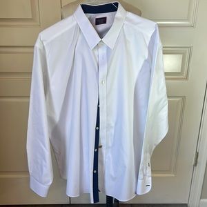 UNTUCKit Men’s long sleeved buttoned down shirt